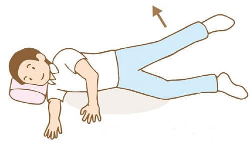 図8：足上げ（臥位・横）の様子を表す図。横向きに寝た状態で上側の足の膝を伸ばしたまま上に上げ、10秒静止し、下ろします。