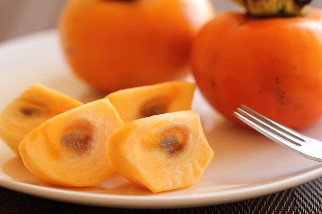 果物の中でも特にカリウムを多く含む食品の柿の写真。