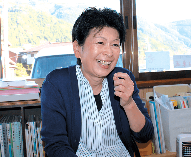 写真1:NPO法人かわね来風の理事・事務局長の浜谷友子さんの写真。