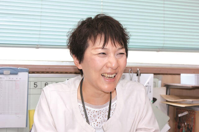 写真8:高齢者支援係の鈴木聞係長の写真。