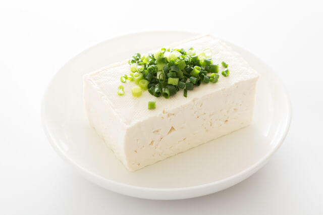 主菜1つ(SV)の大豆製品である豆腐の写真。