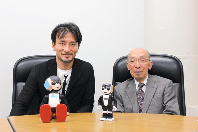 写真1:第21回対談風景写真。祖父江理事長と高橋智隆氏