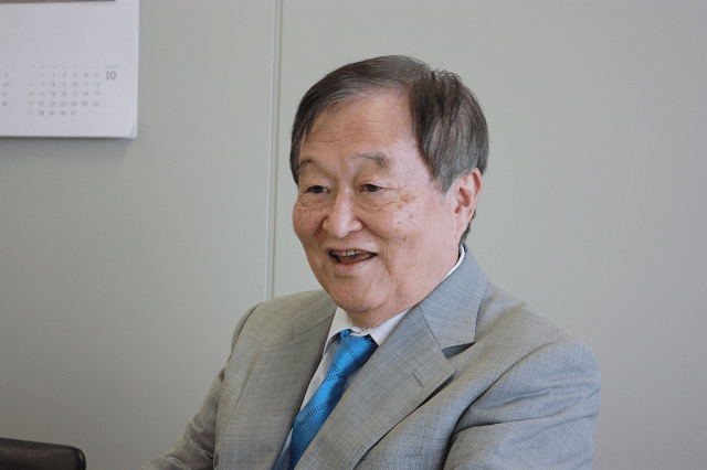 写真2:柴田博氏の対談風景写真。