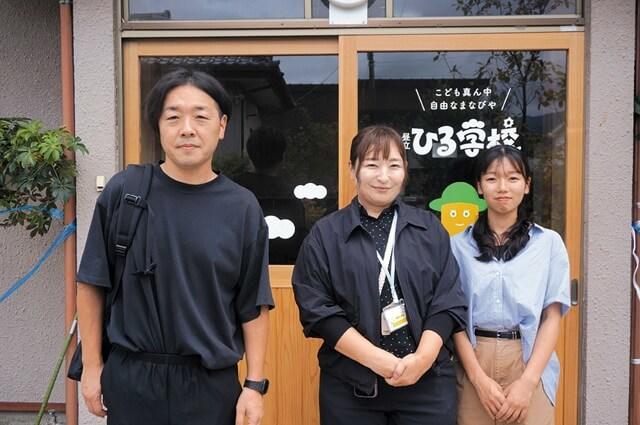 コミュラボ所長のまつざきあきらさん、社協職員のながのまきほさん、コミュラボ研究員のおおまつたまきさんの写真。