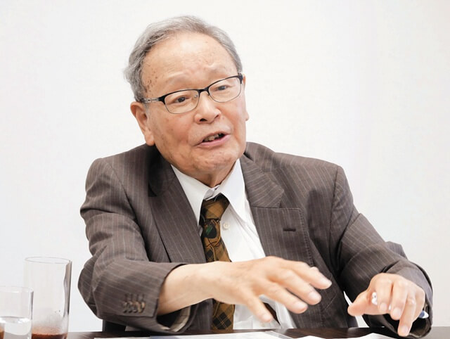 おおしましんいち氏の対談の様子を表す写真。