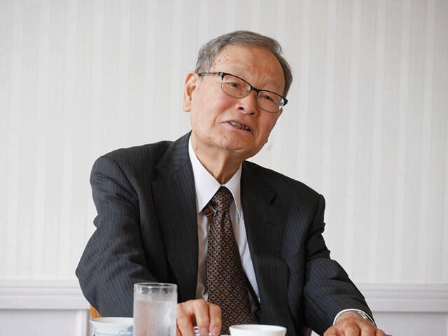 おおしましんいち氏の対談の様子を表す写真。