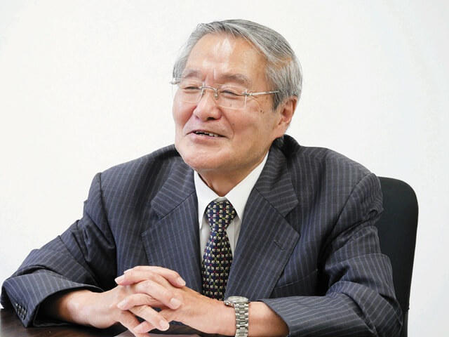 おおうちやすよし氏の対談の様子を表す写真。