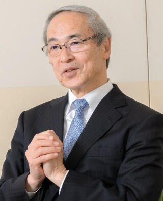 つじてつお氏の対談の様子を表す写真。