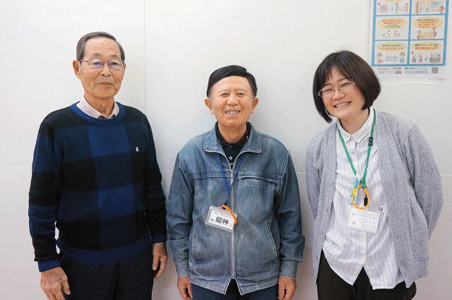 写真3、アグリ副代表の山際洋一さん、代表の龍神正則さん、鶴見区社協の安藤美希さんの写真。