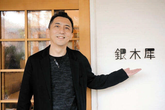 銀木犀〈浦安〉の所長・ふもとしんいちろうさんの写真。