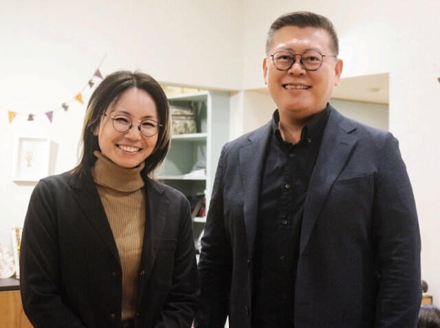 ふじおかさとこさんとべにやひろゆき医師の写真。