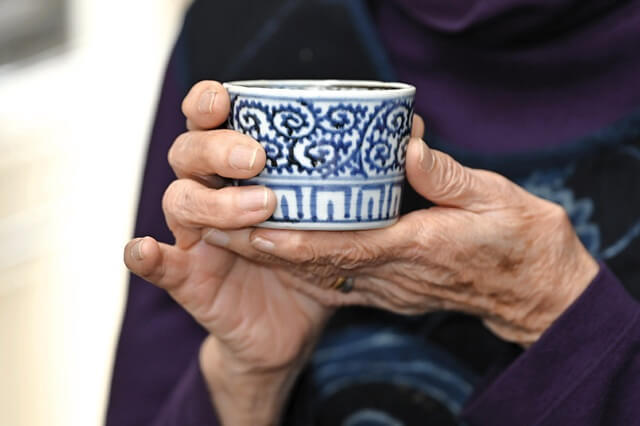 愛用のたこ唐草のそば猪口の写真。