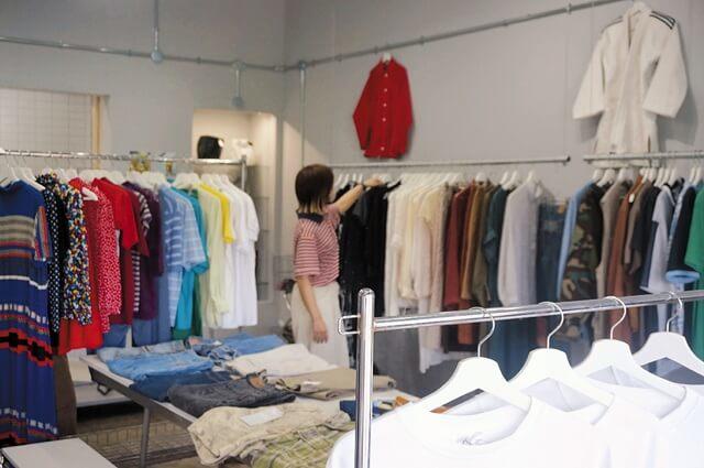 古着屋NAZOの店内の写真。