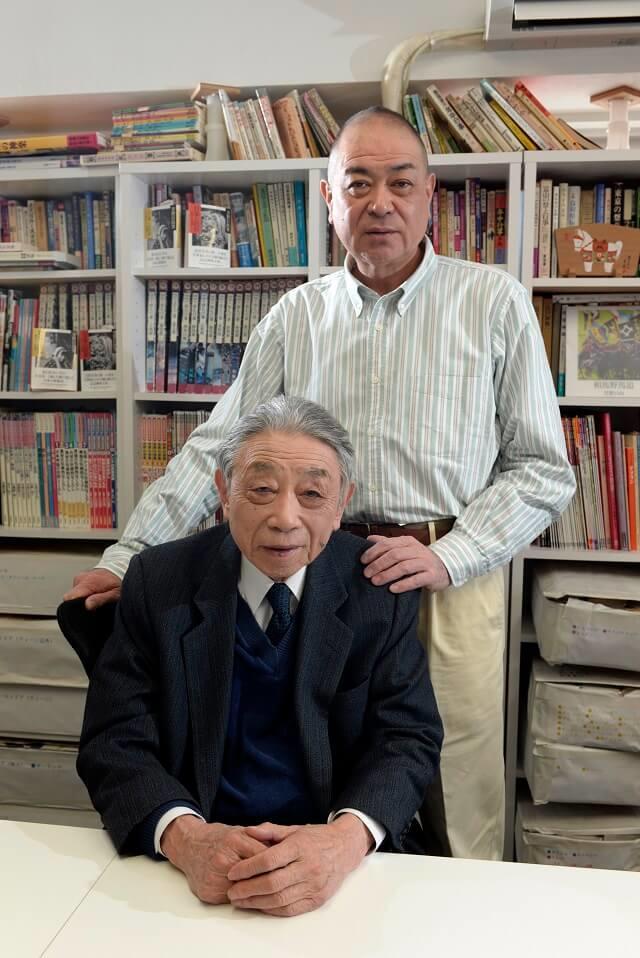写真2：芳賀さんと長男の芳賀日向さんのツーショット写真。