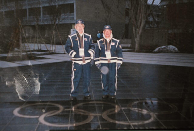 写真:1998年長野パラリンピックにて総監督を務めた藤原さんの様子を表す写真。