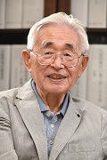 写真:インタビュアー藤原進一郎氏の写真。