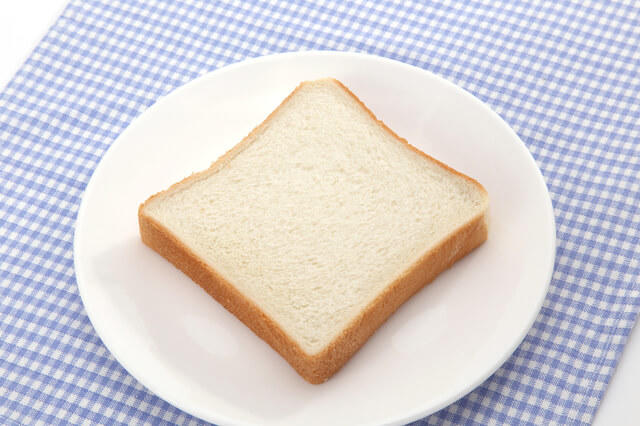 一般的な主食である食パンの写真。主食1つ（SV)であることを示す。