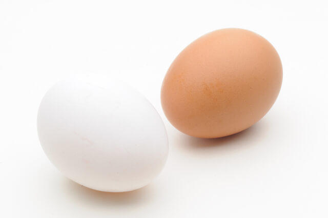 ビタミンB2を多く含む食品の卵の写真。ビタミンB2は熱には強いのですが光によって分解しやすい性質があります。