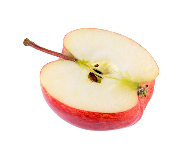 果物の摂取目安量の1つ(SV)のりんご半分。果物は、ビタミンCやビタミンAなどのビタミン、カリウムなどのミネラル、食物繊維の供給源です。果物の1日の目標摂取量は、200gとされています。