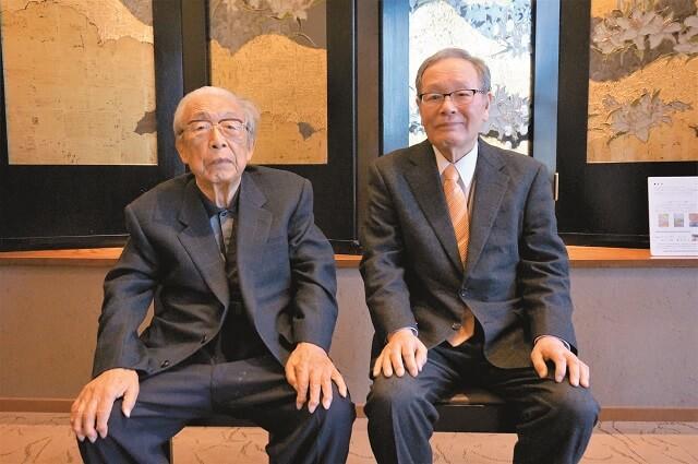 写真:第1回対談風景写真。大島理事長と鈴木礼治氏。