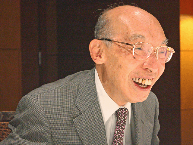 写真1：祖父江理事長の対談風景写真。