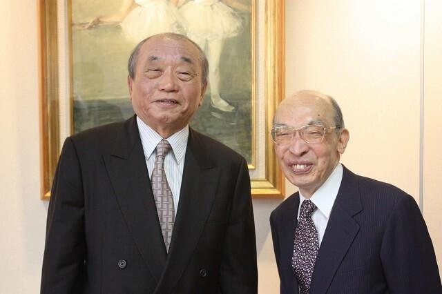 写真1：第14回対談風景写真。祖父江理事長と小出宣昭氏