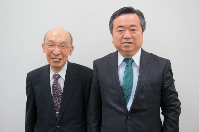 写真:第19回対談風景写真。祖父江理事長と大島博氏