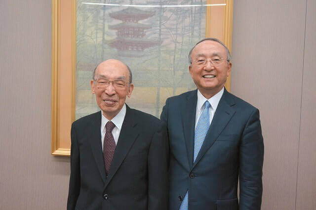 写真1：第22回対談風景写真。祖父江理事長と渡辺会長