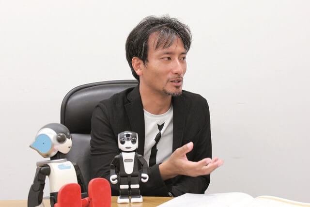 写真3:高橋智隆氏の対談風景写真