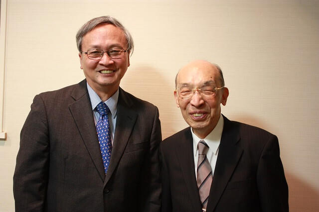 写真3：西村周三氏と祖父江理事長の対談風景