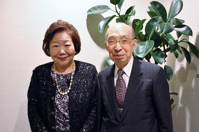 写真4：対談者の樋口恵子氏と祖父江理事長の写真。