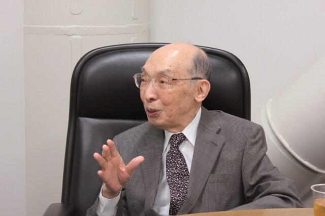 写真4：祖父江理事長の対談風景写真