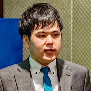 写真:筆者の岡本翔平先生