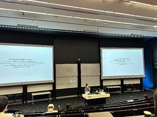 会場の様子を表す写真