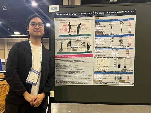 ポスター発表の様子を表す写真。